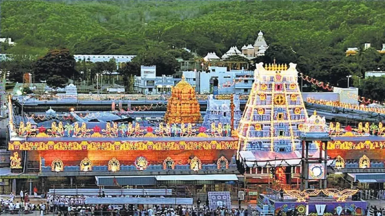 Tirumala: వేంకటేశ్వరుడి దర్శనం – ఏ టికెట్పై ఎంతసేపు వేచి చూడాలో తెలుసా? Tirumala: వేంకటేశ్వరుడి దర్శనం – ఏ టికెట్పై ఎంతసేపు వేచి చూడాలో తెలుసా?