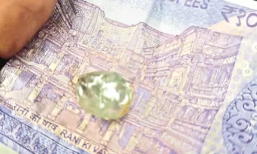 Farmer Found Diamond in Kurnool Farmer Found Diamond in Kurnool