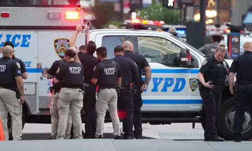 USA: న్యూయార్క్ మన్‌హట్టన్‌లో కాల్పుల కలకలం.. ఐదుగురు మృతి, పోలీసు అధికారి సహా