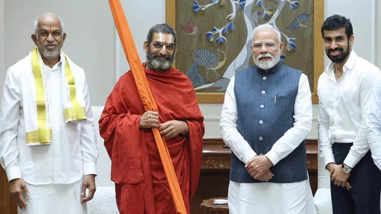 PM Modi : ప్రధాని మోదీని కలిసిన చిన్నజీయర్ స్వామి.. సమతామూర్తి వేడుకలకు ఆహ్వానం PM Modi : ప్రధాని మోదీని కలిసిన చిన్నజీయర్ స్వామి.. సమతామూర్తి వేడుకలకు ఆహ్వానం