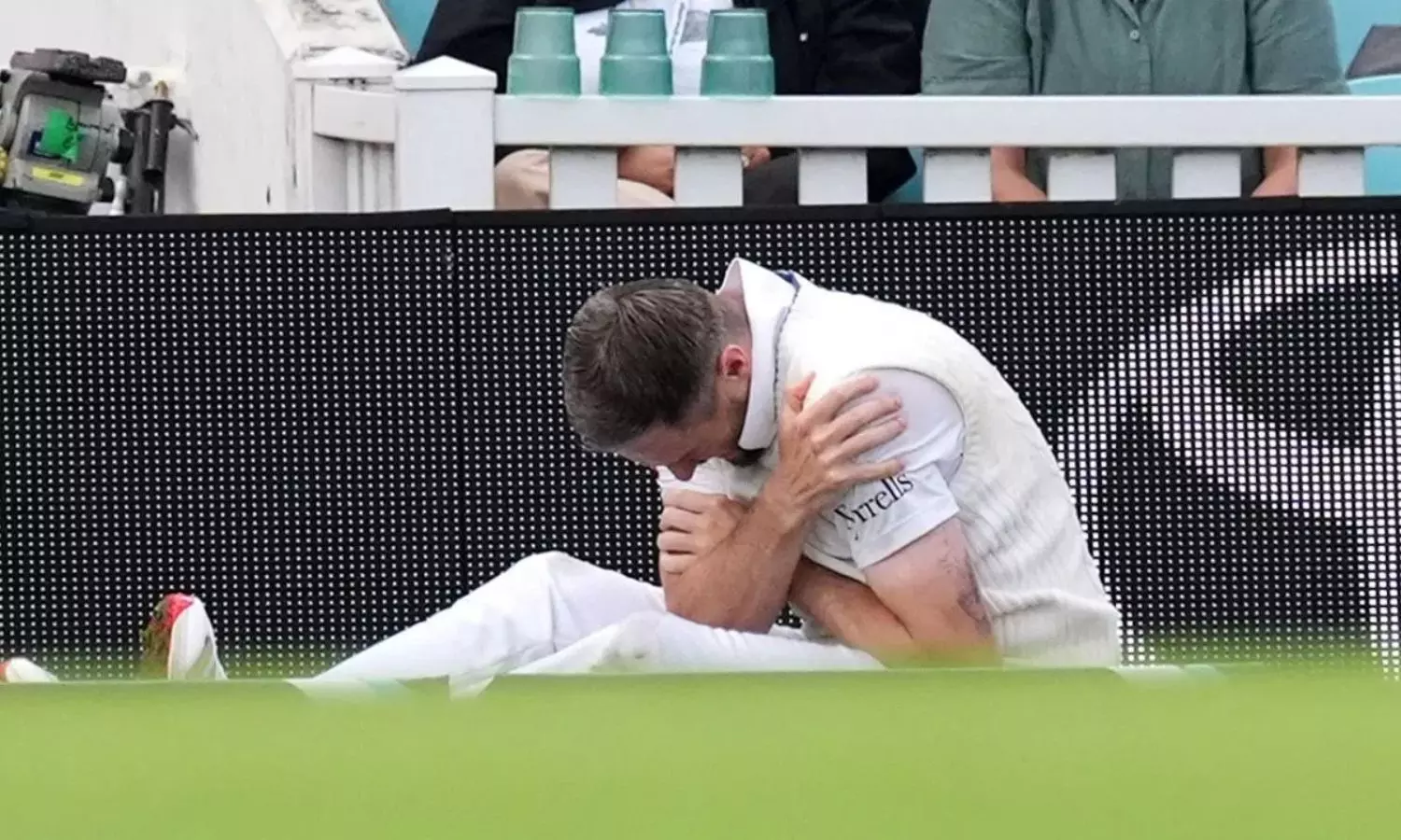 Another Injury in Oval Test Star Player Chris Woakes Injured While Fielding