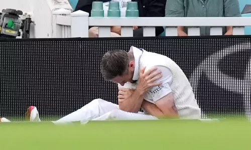 Another Injury in Oval Test Star Player Chris Woakes Injured While Fielding