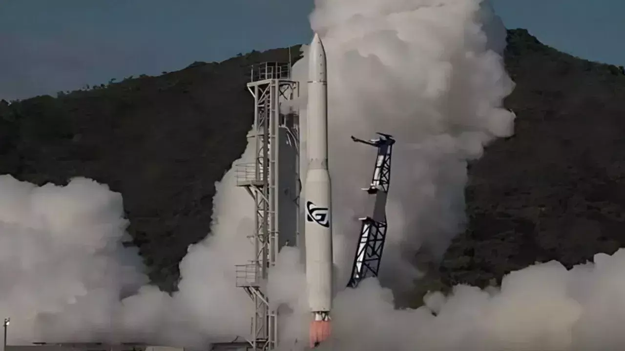 Watch: అయ్యయ్యో ఇదెక్కడి చోద్యం.. ఎగరకుండానే కుప్పకూలిన రాకెట్.. హ్యాపీగా ఉందన్న సీఈవో..!