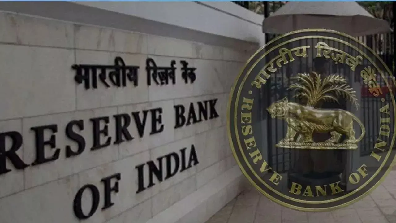 RBI : రాఖీ పండుగకు ముందే ఆర్బీఐ శుభవార్త ? మళ్లీ తగ్గనున్న వడ్డీ రేట్లు? RBI : రాఖీ పండుగకు ముందే ఆర్బీఐ శుభవార్త ? మళ్లీ తగ్గనున్న వడ్డీ రేట్లు?