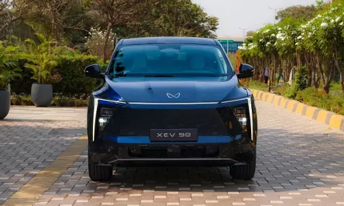 Mahindra : మహీంద్రా ఎలక్ట్రిక్ కార్ల డెలివరీ షురూ.. ఏయే కార్లో తెలుసా ?