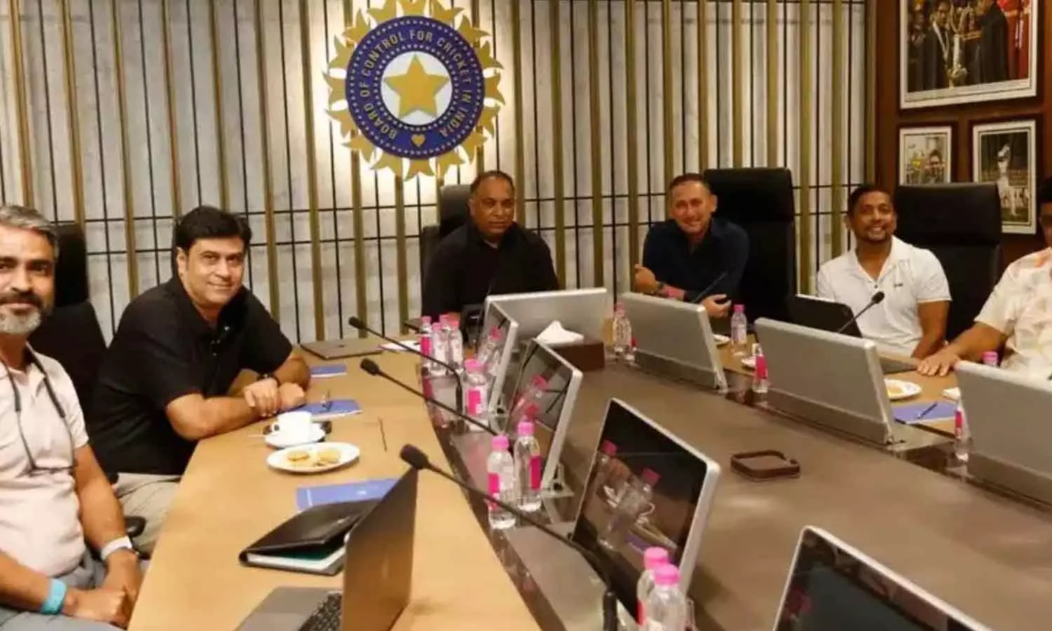 BCCI : క్రికెట్లో ఏజ్ ఫ్రాడ్కు బీసీసీఐ చెక్.. ఆటగాళ్ల వయసు కోసం కొత్త సిస్టమ్! BCCI : క్రికెట్లో ఏజ్ ఫ్రాడ్కు బీసీసీఐ చెక్.. ఆటగాళ్ల వయసు కోసం కొత్త సిస్టమ్!