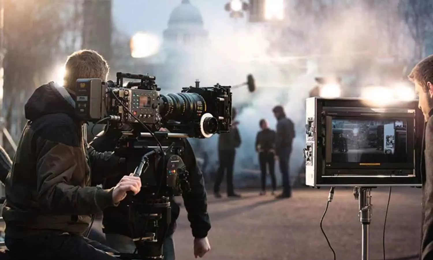 Tollywood: నేటి నుంచి అన్ని తెలుగు సినిమాల షూటింగులు బంద్.. కారణం ఇదే Tollywood: నేటి నుంచి అన్ని తెలుగు సినిమాల షూటింగులు బంద్.. కారణం ఇదే