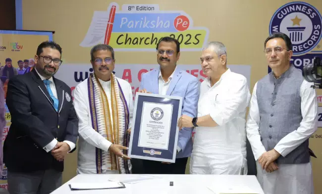 PPC2025: గిన్నిస్ వరల్డ్ రికార్డులో చోటు దక్కించుకున్న ‘పరీక్షా పే చర్చ’ PPC2025: గిన్నిస్ వరల్డ్ రికార్డులో చోటు దక్కించుకున్న ‘పరీక్షా పే చర్చ’