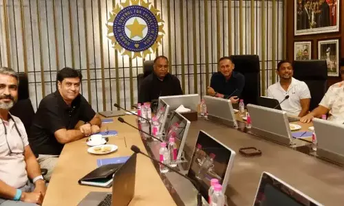 BCCI : క్రికెట్లో ఏజ్ ఫ్రాడ్కు బీసీసీఐ చెక్.. ఆటగాళ్ల వయసు కోసం కొత్త సిస్టమ్! BCCI : క్రికెట్లో ఏజ్ ఫ్రాడ్కు బీసీసీఐ చెక్.. ఆటగాళ్ల వయసు కోసం కొత్త సిస్టమ్!