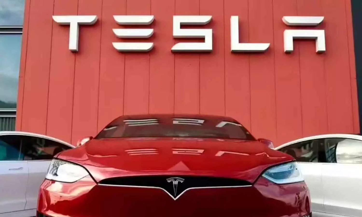 Tesla: టెస్లా కార్ల కోసం తొలిసారి చార్జింగ్ స్టేషన్ ప్రారంభం... ఎక్కడో తెలుసా?