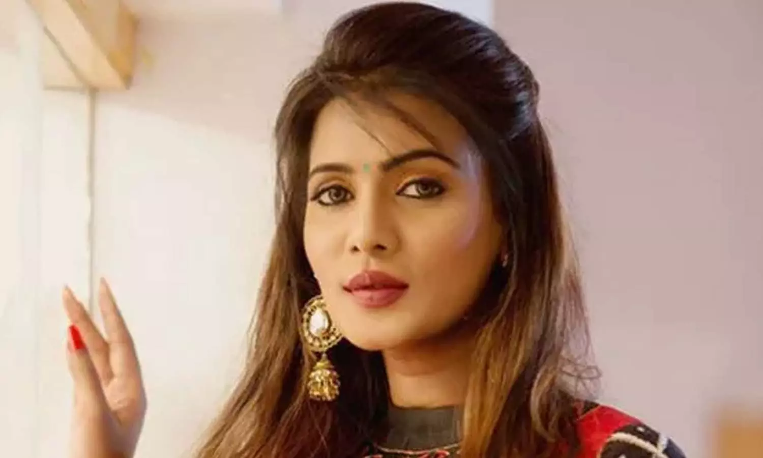 Meera Mitun: మూడేళ్లుగా పరారీలో ఉన్న నటి మీరా మిథున్ అరెస్టు Meera Mitun: మూడేళ్లుగా పరారీలో ఉన్న నటి మీరా మిథున్ అరెస్టు