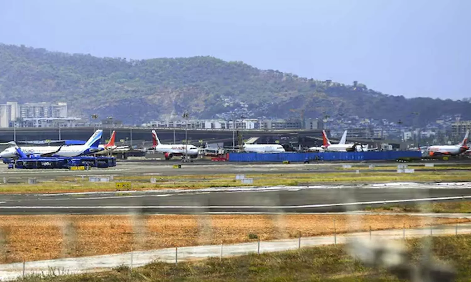 Airport Security: దేశవ్యాప్తంగా విమానాశ్రయాలకు ఉగ్ర ముప్పు...ఇంటెలిజెన్స్ హెచ్చరిక Airport Security: దేశవ్యాప్తంగా విమానాశ్రయాలకు ఉగ్ర ముప్పు...ఇంటెలిజెన్స్ హెచ్చరిక