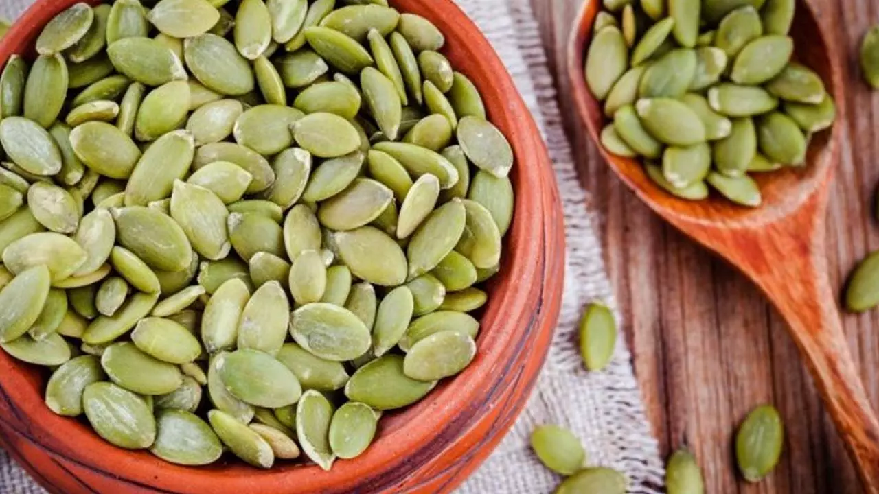 Pumpkin Seeds: గుమ్మడి గింజలు డైలీ తింటే.. ఆరోగ్య సమస్యలపై చెక్! Pumpkin Seeds: గుమ్మడి గింజలు డైలీ తింటే.. ఆరోగ్య సమస్యలపై చెక్!