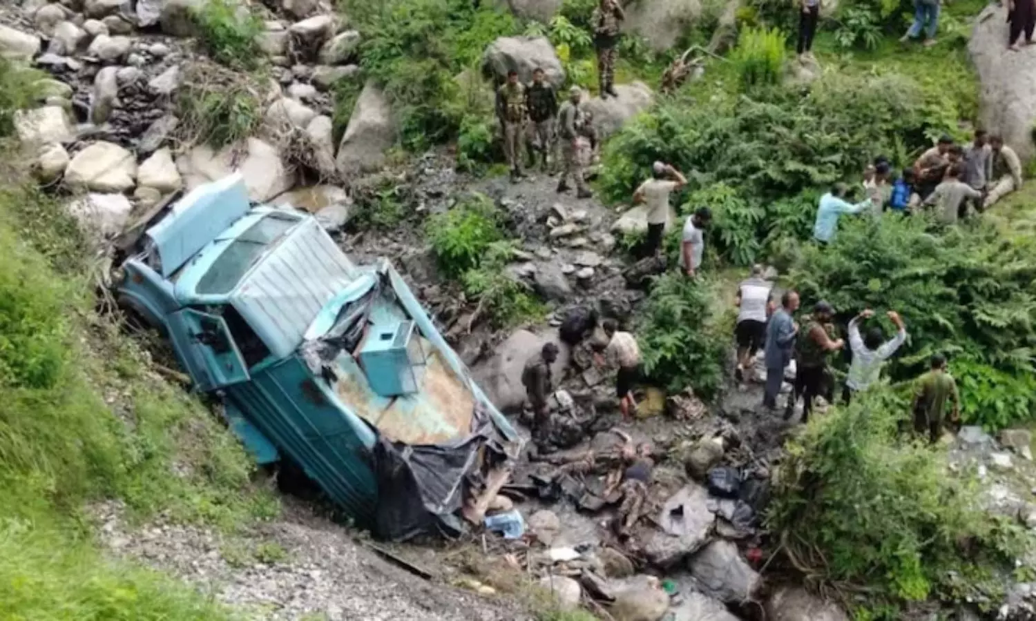 CRPF Vehicle Falls into Gorge in Jammu & Kashmir 3 Jawans Dead, 10 Injured CRPF Vehicle Falls into Gorge in Jammu & Kashmir 3 Jawans Dead, 10 Injured