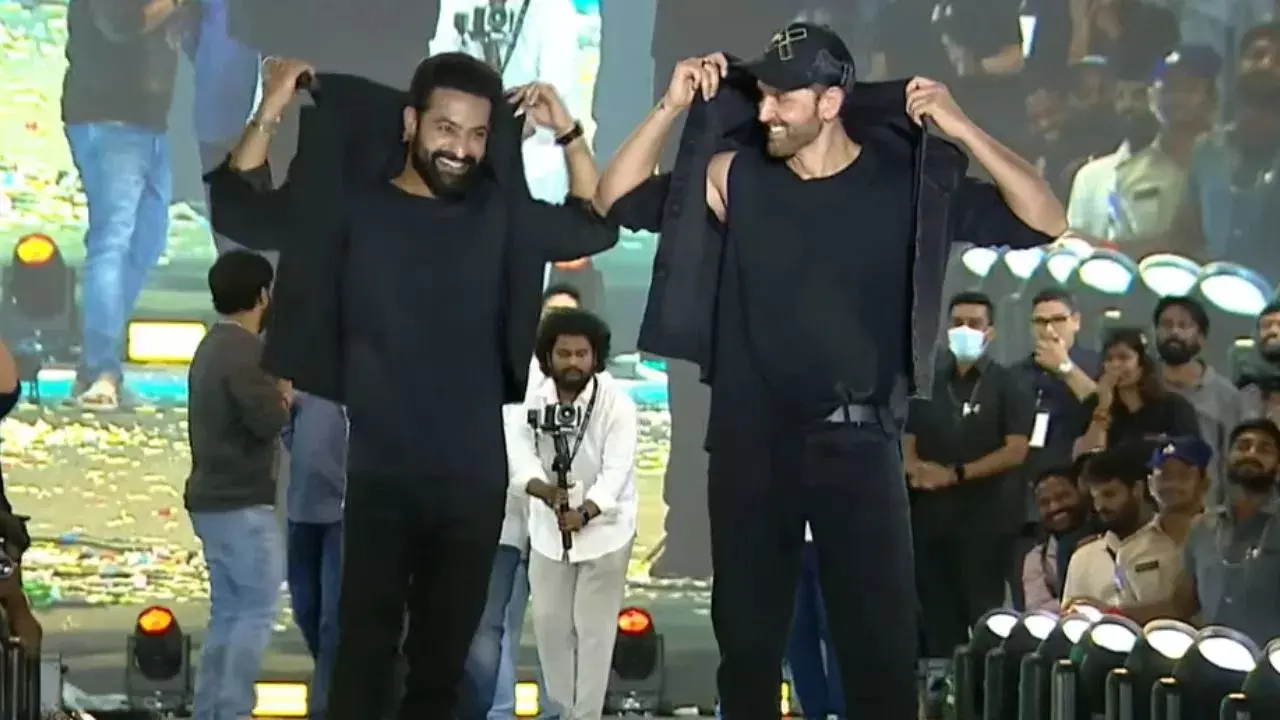 War 2 : వాళ్లు ఉన్నంతకాలం నన్నెవరూ ఆపలేరు.. వార్ 2 వేదికపై ఎన్టీఆర్ కాన్ఫిడెన్స్ వెనుక ఉన్నదెవరు