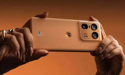 Motorola Edge 50 Ultra Discounts: భారీ ఆఫర్.. మోటో ఫోన్పై రూ.18 వేల డిస్కౌంట్.. ఎక్స్ఛేంజ్ డీల్స్ అదిరాయ్..! Motorola Edge 50 Ultra Discounts: భారీ ఆఫర్.. మోటో ఫోన్పై రూ.18 వేల డిస్కౌంట్.. ఎక్స్ఛేంజ్ డీల్స్ అదిరాయ్..!