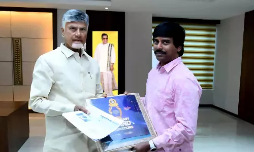 ‘సంతోషం అవార్డ్స్’కు సీఎం చంద్రబాబును ఆహ్వానించిన సురేష్ కొండేటి