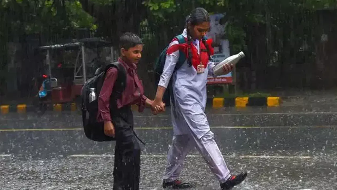 Telangana Rains: హైదరాబాద్‌లో ఒంటి పూట బడి, పలు జిల్లాల్లో గురువారం కూడా పాఠశాలలకు సెలవు