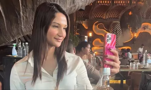 Anaya Bangar: బిగ్ బాస్ షోకు సెలక్ట్ అయిన లేడీగా మారిన మేల్ క్రికెటర్..కప్ కొట్టేనా ? Anaya Bangar: బిగ్ బాస్ షోకు సెలక్ట్ అయిన లేడీగా మారిన మేల్ క్రికెటర్..కప్ కొట్టేనా ?