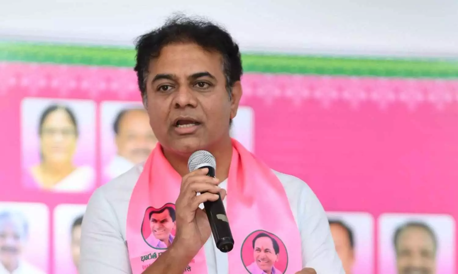 ఇంటర్నెట్ అంతరాయాలపై భగ్గుమన్న కేటీఆర్, “సర్కస్ చూడాల్సిందే” అంటూ రేవంత్ ప్రభుత్వంపై విమర్శలు ఇంటర్నెట్ అంతరాయాలపై భగ్గుమన్న కేటీఆర్, “సర్కస్ చూడాల్సిందే” అంటూ రేవంత్ ప్రభుత్వంపై విమర్శలు