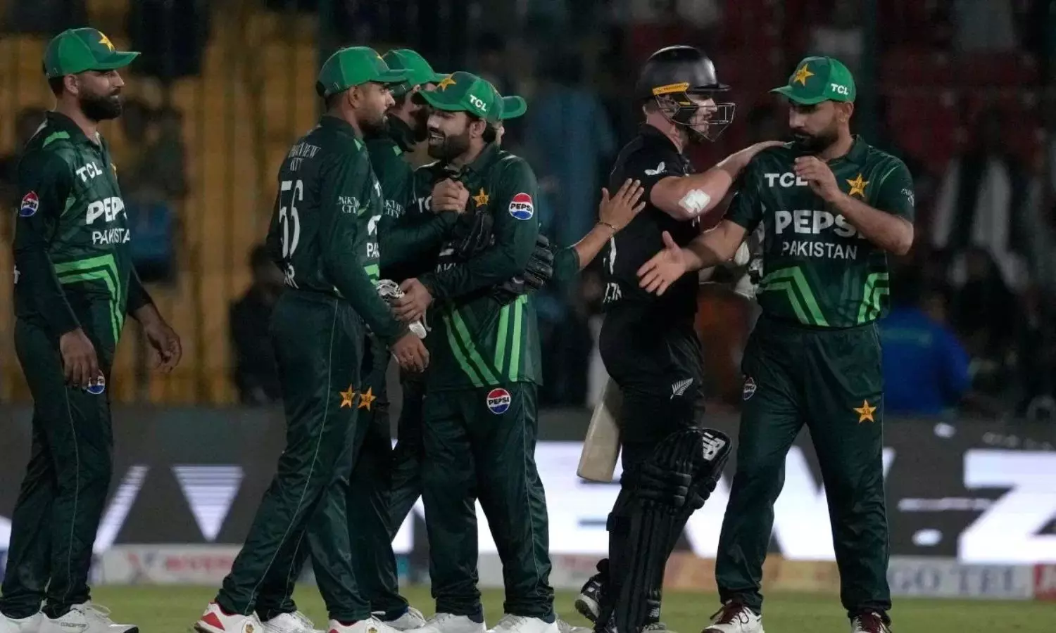 PCB: పీసీబీ సంచలన నిర్ణయం.. 13 కొత్త ఆటగాళ్లకు సెంట్రల్ కాంట్రాక్ట్