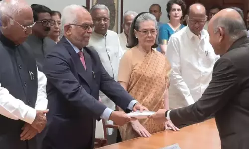 ఉప రాష్ట్రపతి పదవికి జస్టిస్‌ బి.సుదర్శన్‌రెడ్డి నామినేషన్‌ దాఖలు