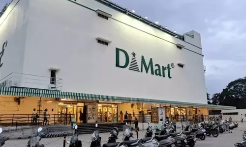 DMart: డిమార్ట్లో వస్తువుల ధరలు ఎందుకంత తక్కువ? ఏ రోజుల్లో మరింత చీప్గా కొనొచ్చు? DMart: డిమార్ట్లో వస్తువుల ధరలు ఎందుకంత తక్కువ? ఏ రోజుల్లో మరింత చీప్గా కొనొచ్చు?