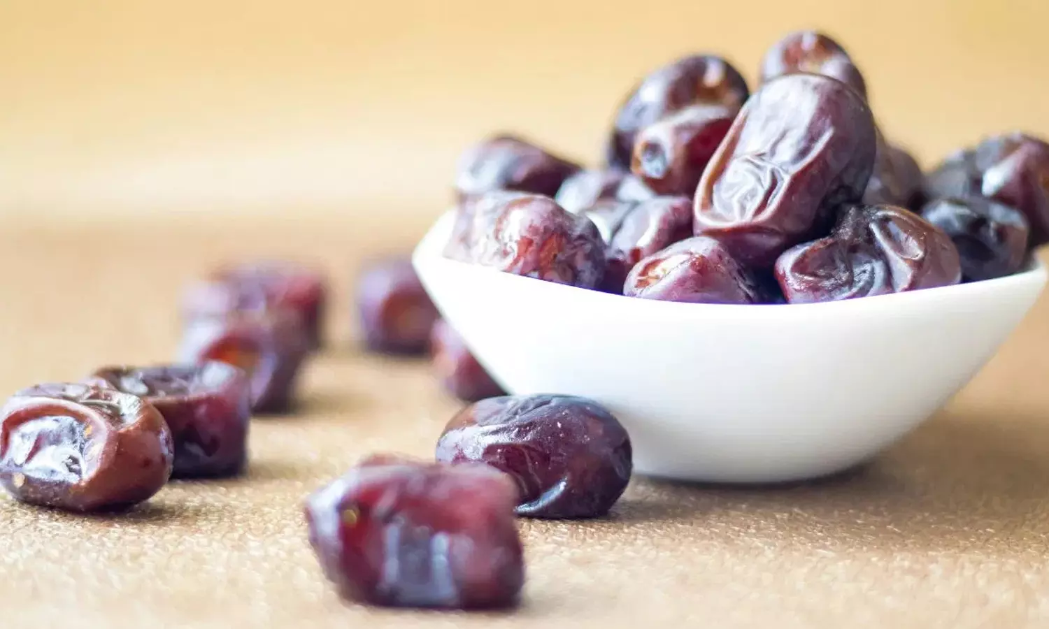 The Amazing Health Benefits of Eating Dates! The Amazing Health Benefits of Eating Dates!
