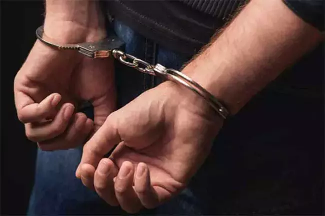 Hyderabad: కొండాపూర్లో రేవ్ పార్టీ రెయిడ్ – ఏడుగురి అరెస్ట్ Hyderabad: కొండాపూర్లో రేవ్ పార్టీ రెయిడ్ – ఏడుగురి అరెస్ట్