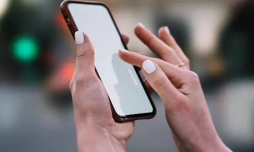 Doom Scroller Job: సోషల్ మీడియా వ్యసనపరులకు ఉద్యోగం.. ముంబయి సీఈవో సంచలన ప్రకటన Doom Scroller Job: సోషల్ మీడియా వ్యసనపరులకు ఉద్యోగం.. ముంబయి సీఈవో సంచలన ప్రకటన