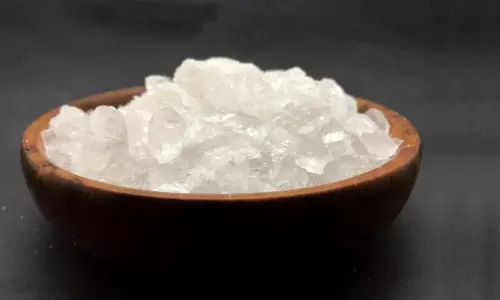 Alum : పటికతో అద్భుత ప్రయోజనాలు – ఇంట్లోనే సహజ చికిత్సలు Alum : పటికతో అద్భుత ప్రయోజనాలు – ఇంట్లోనే సహజ చికిత్సలు