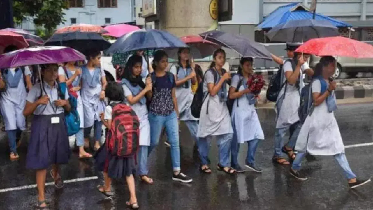 Schools Holiday: విద్యార్థులకు మళ్లీ పండగ లాంటి వార్త.. గురువారం విద్యాసంస్థలకు సెలవు.. ఎందుకంటే Schools Holiday: విద్యార్థులకు మళ్లీ పండగ లాంటి వార్త.. గురువారం విద్యాసంస్థలకు సెలవు.. ఎందుకంటే