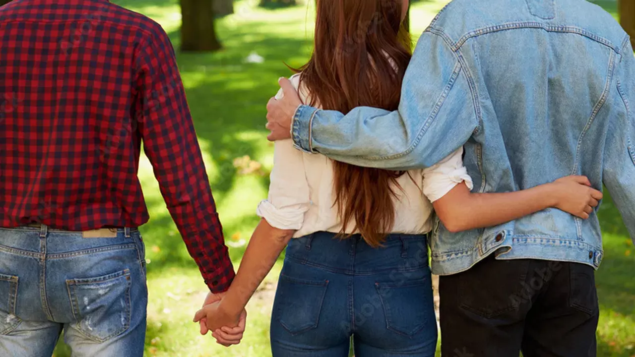 ఇంట్లోంచి 10 సార్లు పారిపోయి.. భర్తతో 15 రోజులు, ప్రియుడితో 15 రోజులు ఉండాలని షరతు!