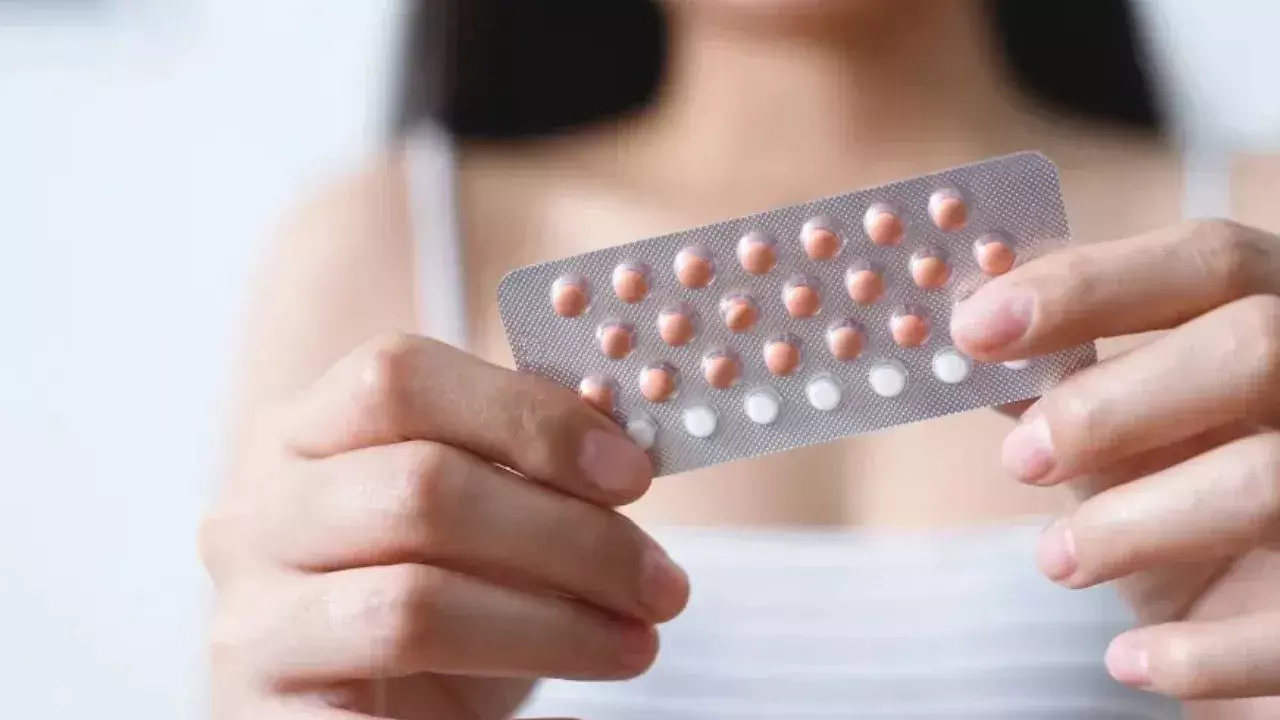 Menstruation Pills: పీరియడ్స్ కంట్రోల్ పిల్స్ వాడితే దుష్ప్రభావాలు ఏంటి..? Menstruation Pills: పీరియడ్స్ కంట్రోల్ పిల్స్ వాడితే దుష్ప్రభావాలు ఏంటి..?
