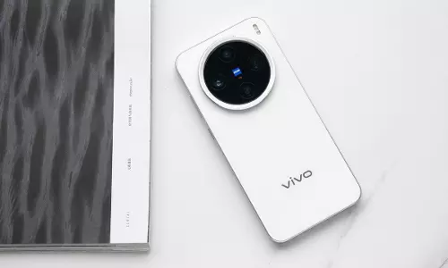 Vivo X300: వివో కొత్త ఫోన్.. కెమెరా ఫీచర్లు అదిరిపోయాయి భయ్యో..! Vivo X300: వివో కొత్త ఫోన్.. కెమెరా ఫీచర్లు అదిరిపోయాయి భయ్యో..!