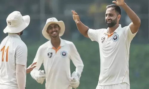 Duleep Trophy: హిస్టరీ క్రియేట్ చేసిన ఆకిబ్ నబీ.. వరుసగా 4 బంతుల్లో 4 వికెట్లు