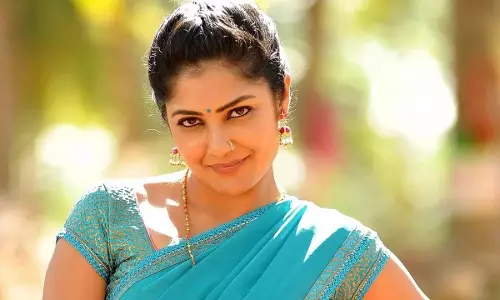 Kamalini Mukherjee: నేను సినిమాలు వదిలేయడానికి కారణం రామ్ చరణే..సీనియర్ హీరోయిన్ సంచలన ఆరోపణ Kamalini Mukherjee: నేను సినిమాలు వదిలేయడానికి కారణం రామ్ చరణే..సీనియర్ హీరోయిన్ సంచలన ఆరోపణ