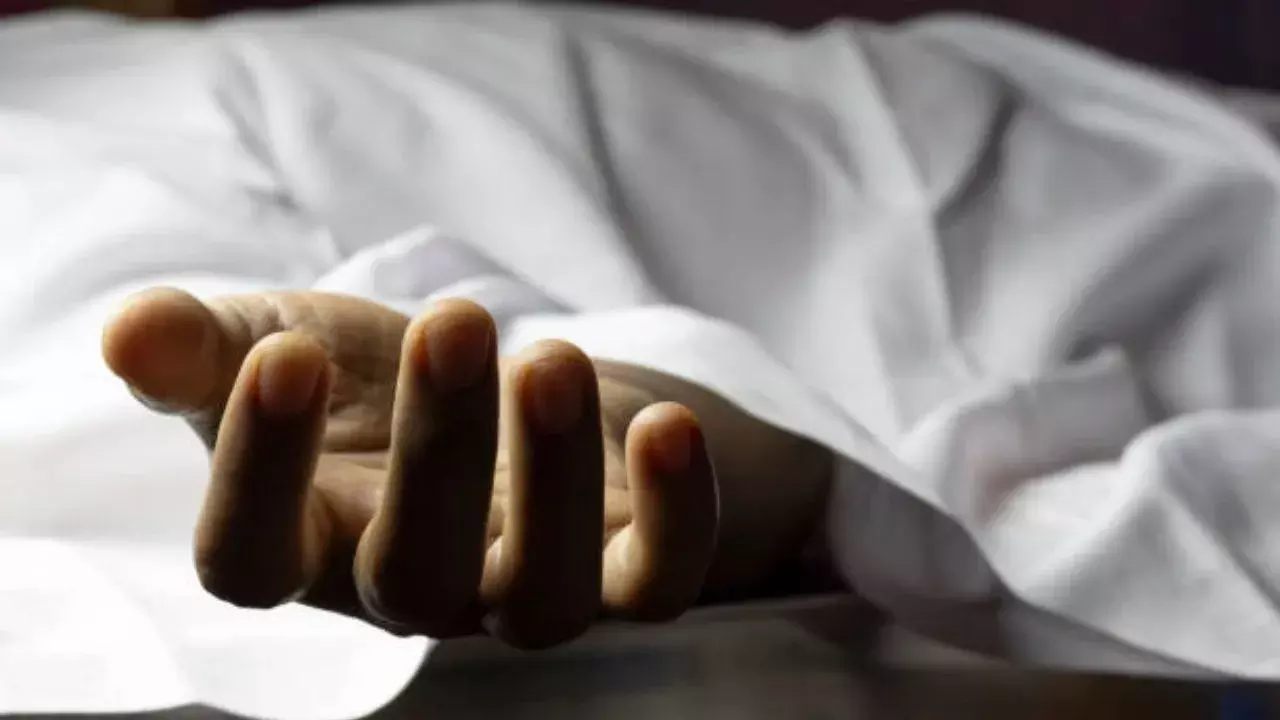Serial Deaths: తురకపాలెంలో వరుస మరణాలు.. ఐదు నెలల్లో 30 మంది ప్రాణాలు కోల్పోవడంతో కలకలం Serial Deaths: తురకపాలెంలో వరుస మరణాలు.. ఐదు నెలల్లో 30 మంది ప్రాణాలు కోల్పోవడంతో కలకలం
