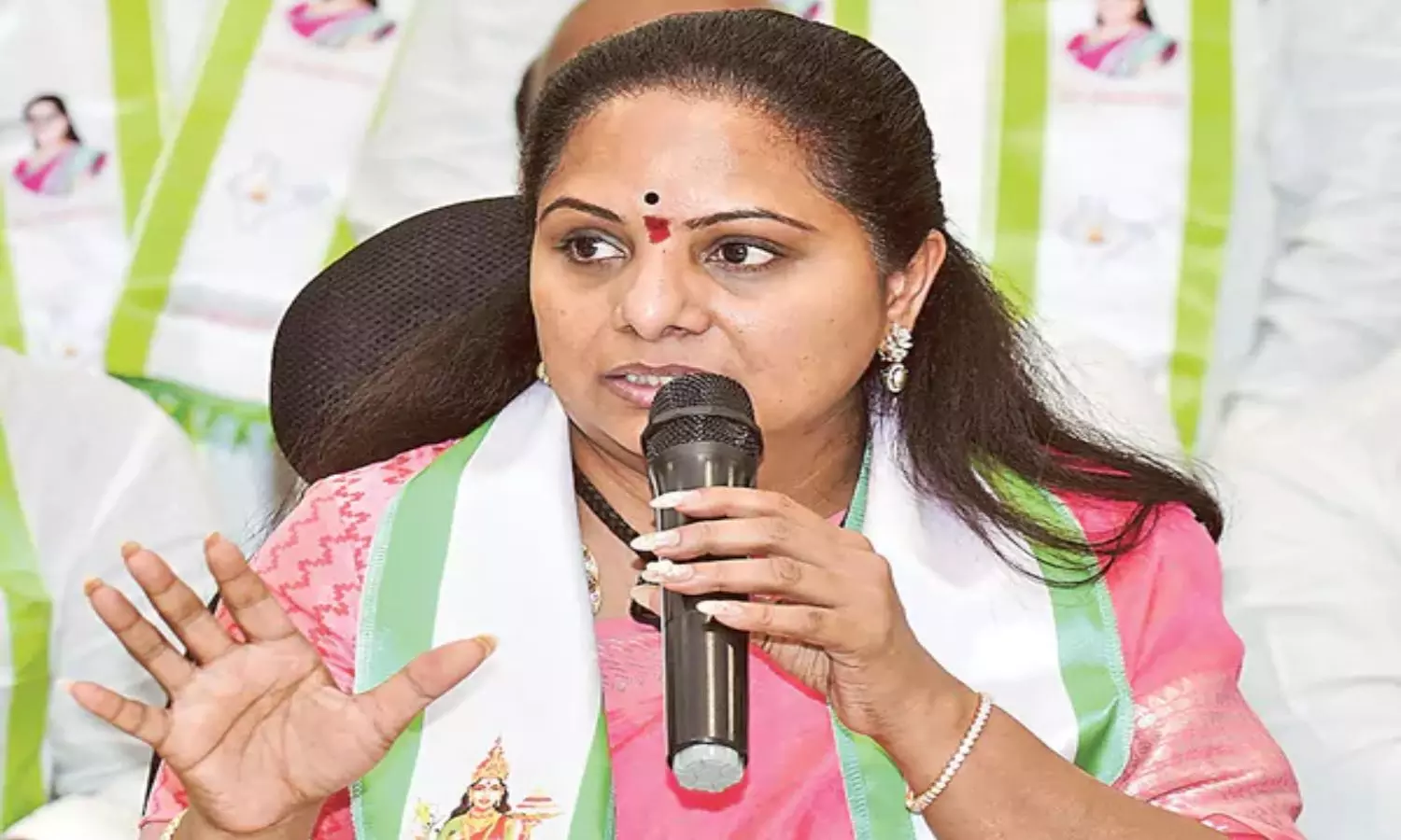 Breaking News: బీఆర్ఎస్ నుంచి కవిత సస్పెన్షన్..! Breaking News: బీఆర్ఎస్ నుంచి కవిత సస్పెన్షన్..!