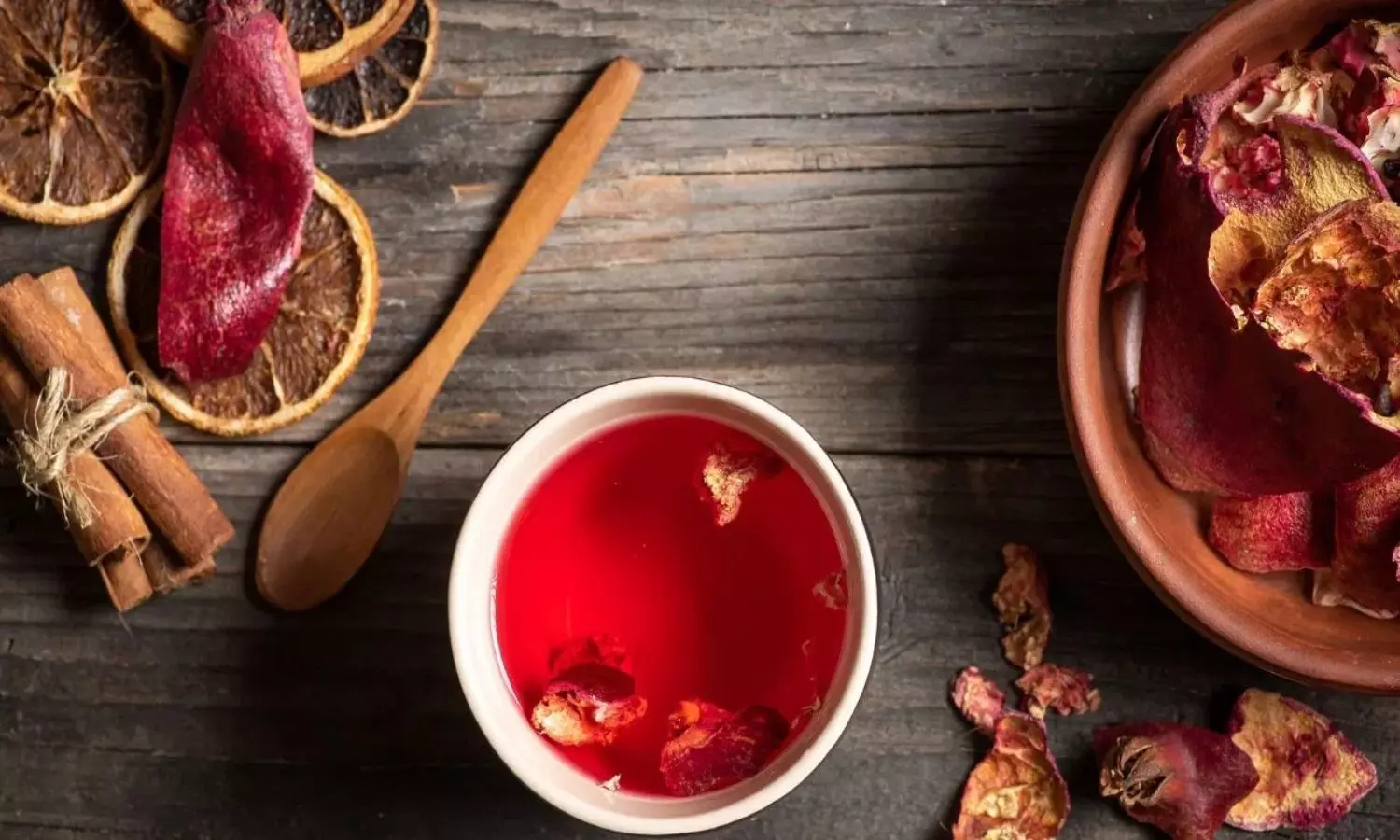 Dont Throw Away Pomegranate Peels Make Tea and Get Amazing Health Benefits Dont Throw Away Pomegranate Peels Make Tea and Get Amazing Health Benefits