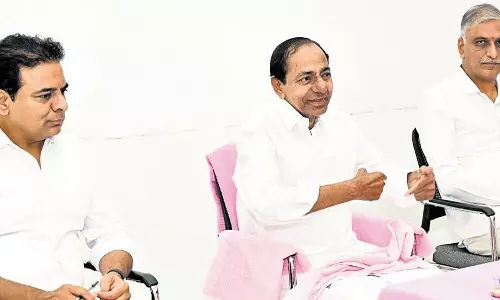 KCR Holds Key Meeting at Erravalli Farmhouse with KTR, BRS Leaders