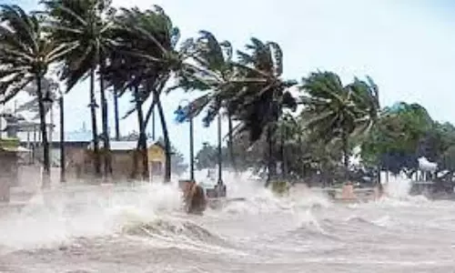 Weather Update: బంగాళాఖాతంలో అల్పపీడనం.. ఉత్తర కోస్తా జిల్లాలు, తెలంగాణలో భారీ వర్షాలు Weather Update: బంగాళాఖాతంలో అల్పపీడనం.. ఉత్తర కోస్తా జిల్లాలు, తెలంగాణలో భారీ వర్షాలు
