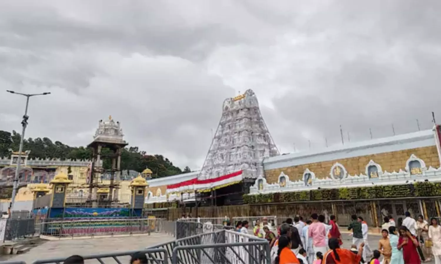 Lunar Eclipse 2025: చంద్రగ్రహణం తర్వాత.. తెలుగు రాష్ట్రాల్లో తెరుచుకున్న ఆలయాలు