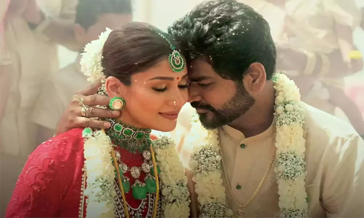 Nayanthara Wedding Documentory: హీరోయిన్ నయనతారకు తమిళనాడు హైకోర్టు నోటీసులు Nayanthara Wedding Documentory: హీరోయిన్ నయనతారకు తమిళనాడు హైకోర్టు నోటీసులు