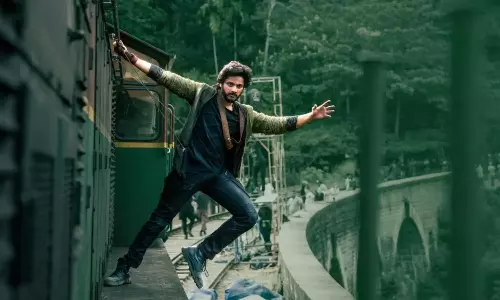 Mirai: గూస్బంప్స్ తెప్పించే మిరాయ్ ట్రైన్ సీక్వెన్స్.. తేజ సజ్జా రిస్కీ పెర్ఫార్మెన్స్ అదుర్స్! Mirai: గూస్బంప్స్ తెప్పించే మిరాయ్ ట్రైన్ సీక్వెన్స్.. తేజ సజ్జా రిస్కీ పెర్ఫార్మెన్స్ అదుర్స్!