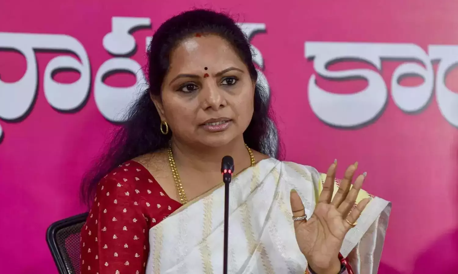 Kalvakuntla Kavitha: కవిత నెక్స్ట్ ఏం చేయబోతున్నారు..? Kalvakuntla Kavitha: కవిత నెక్స్ట్ ఏం చేయబోతున్నారు..?