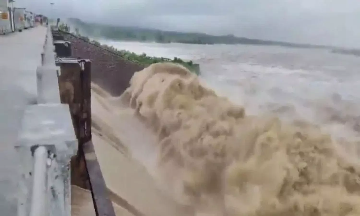 Kadem Project: నిండుకుండలా కడెం ప్రాజెక్ట్.. ఎగువన కురుస్తున్న వర్షాలకు భారీగా వరద