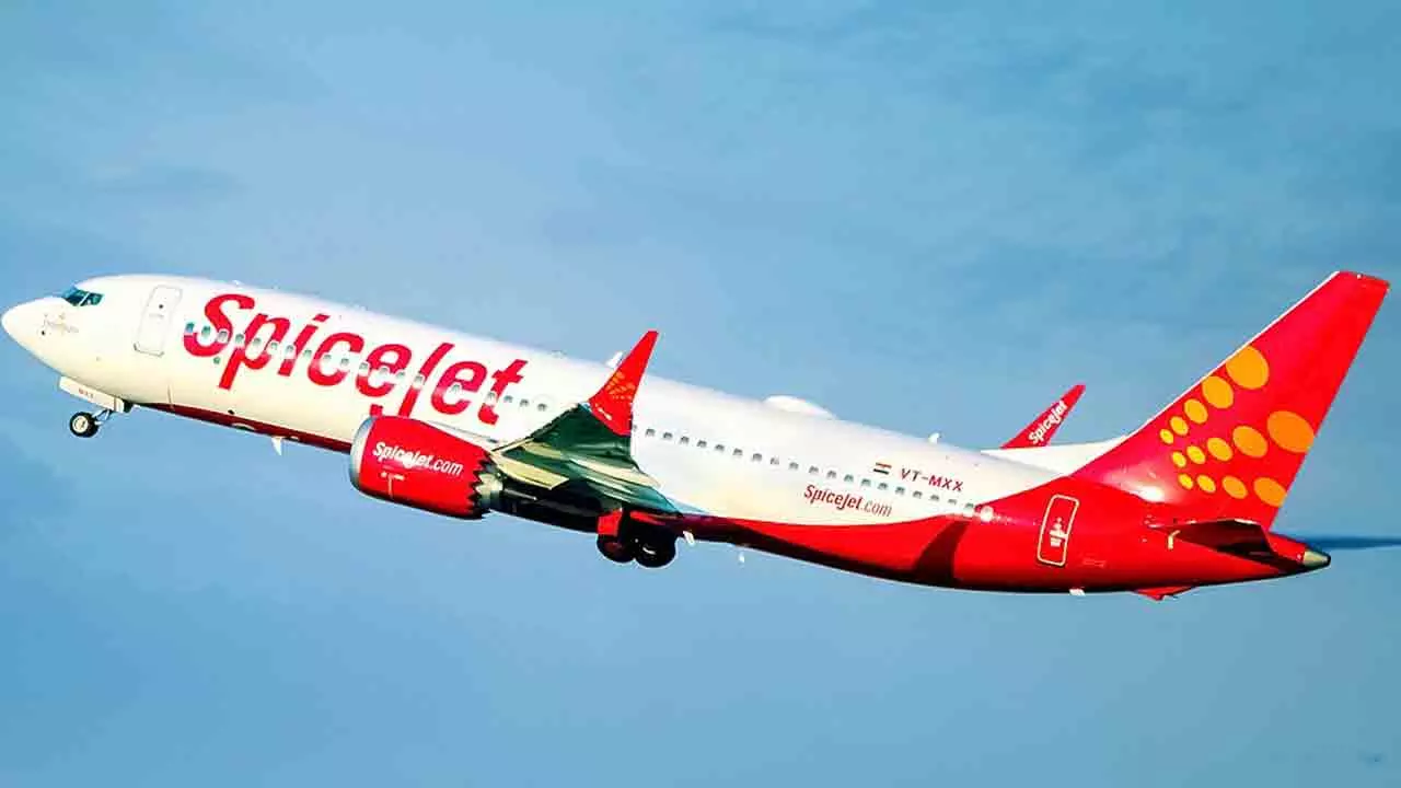 SpiceJet : స్పైస్ జెట్ విమానంలో సాంకేతిక లోపం.. ప్రయాణికుల ఇబ్బందులు