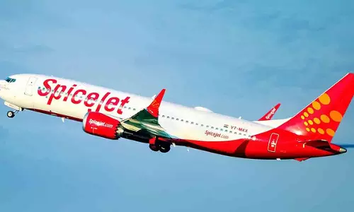 SpiceJet : స్పైస్ జెట్ విమానంలో సాంకేతిక లోపం.. ప్రయాణికుల ఇబ్బందులు