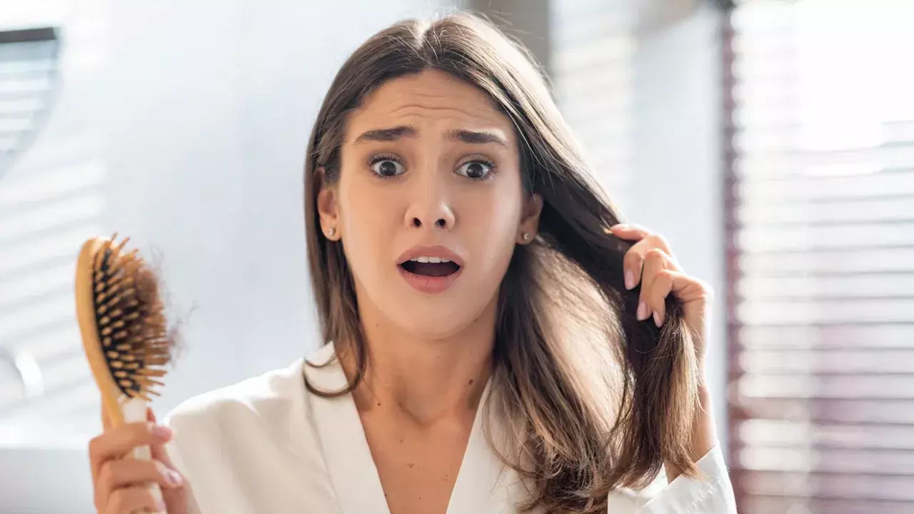 Hair Fall: జుట్టు రాలిపోవడమేనా? ఒత్తిడి తగ్గిస్తే సమస్య సులభంగా సరి! Hair Fall: జుట్టు రాలిపోవడమేనా? ఒత్తిడి తగ్గిస్తే సమస్య సులభంగా సరి!